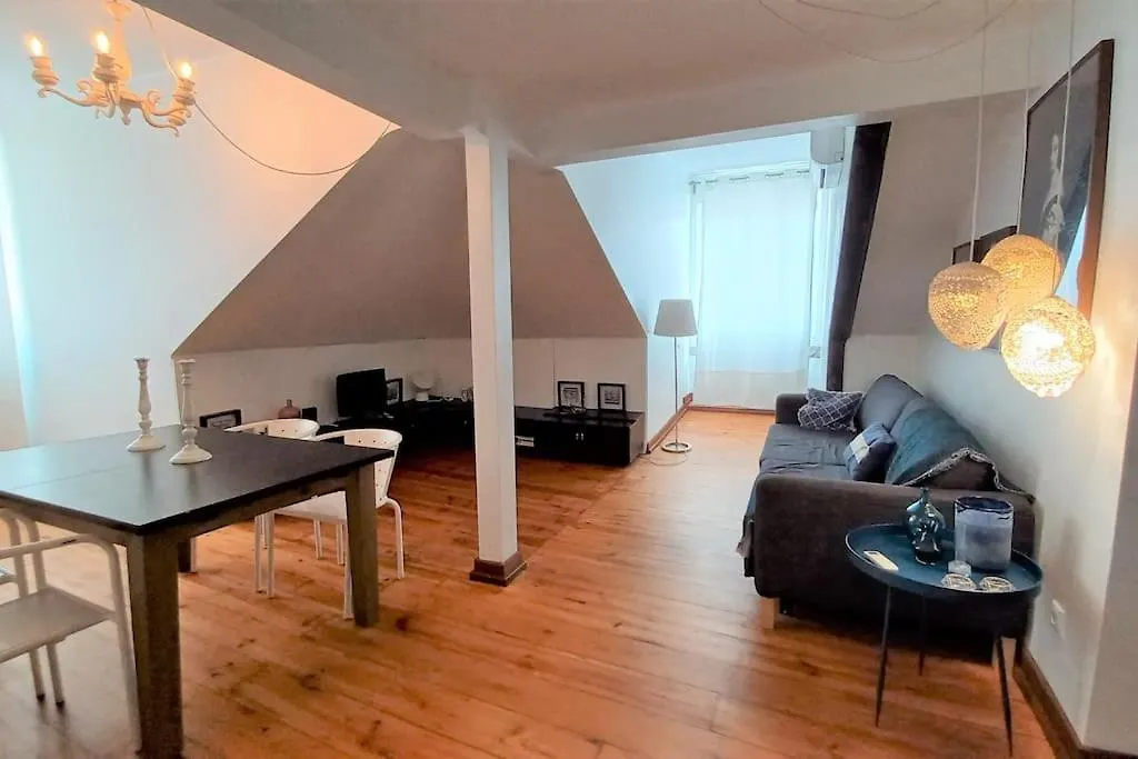 Best Location Spacious Charming 2 Rooms Great Views 리스본 아파트
