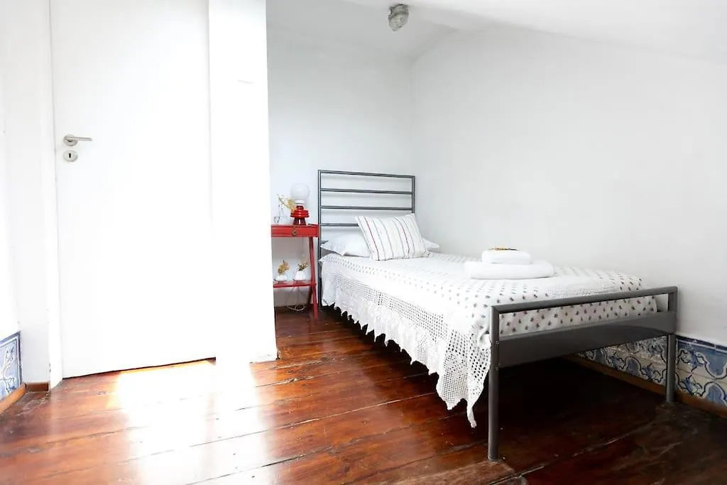 Best Location Spacious Charming 2 Rooms Great Views 리스본 아파트